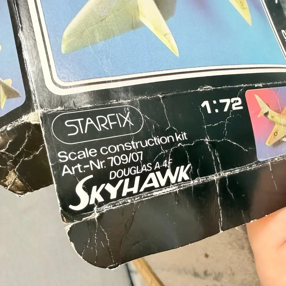 Starfix 1:72 Scale Construction Model Plane Kit Skyhawk Douglas A-4F 709/07